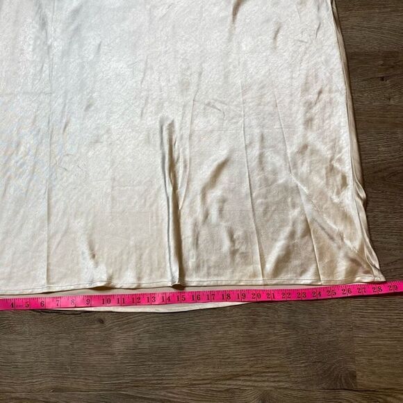 Skies Are Blue Womens Skirt Size 2X Satin Midi Beige Stretchy - Picture 9 of 10